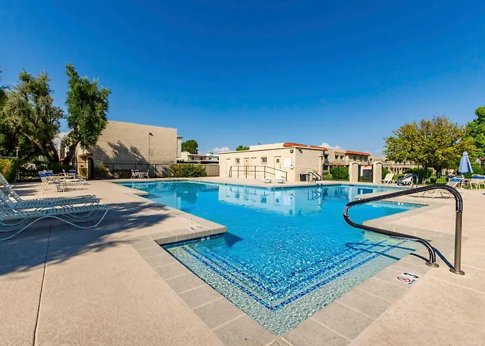 Walk To Old Town & Giants Stadium! Unit W/ Pool