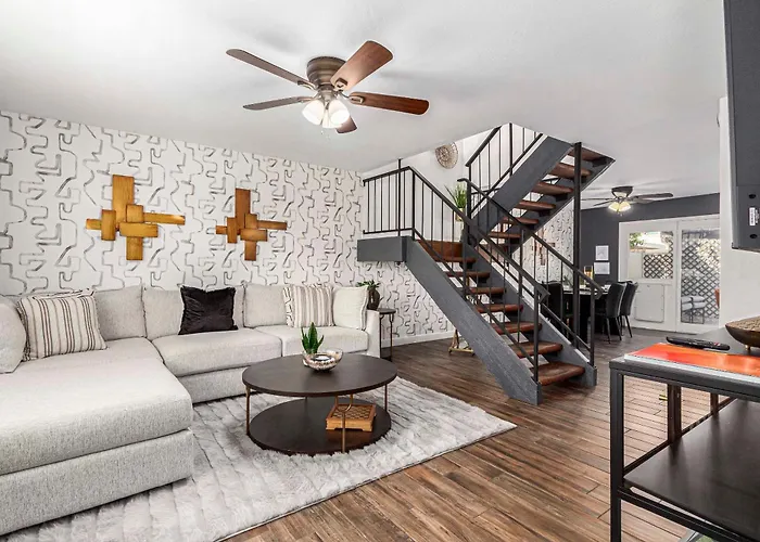 Walk To Old Town & Giants Stadium! Unit W/ Pool
