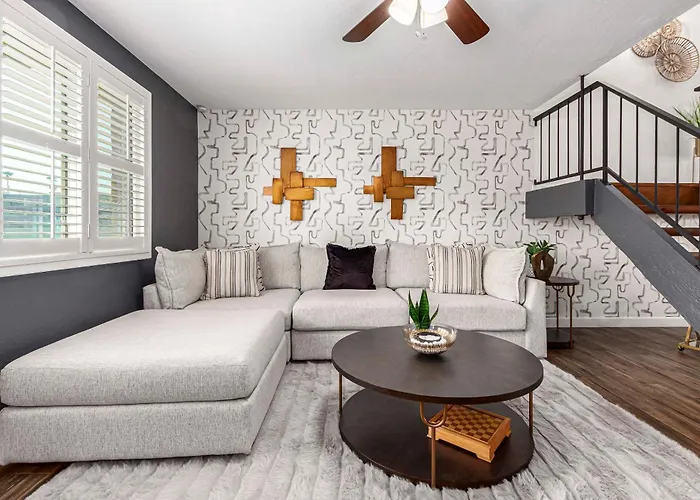 Walk To Old Town & Giants Stadium! Unit W/ Pool Scottsdale