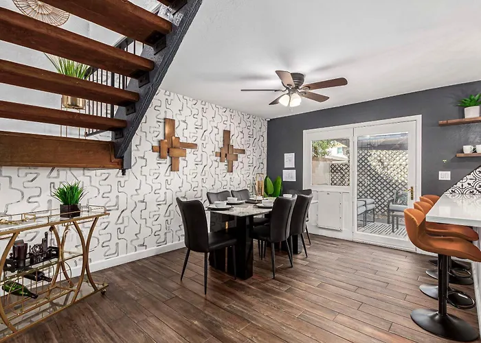 Walk To Old Town & Giants Stadium! Unit W/ Pool