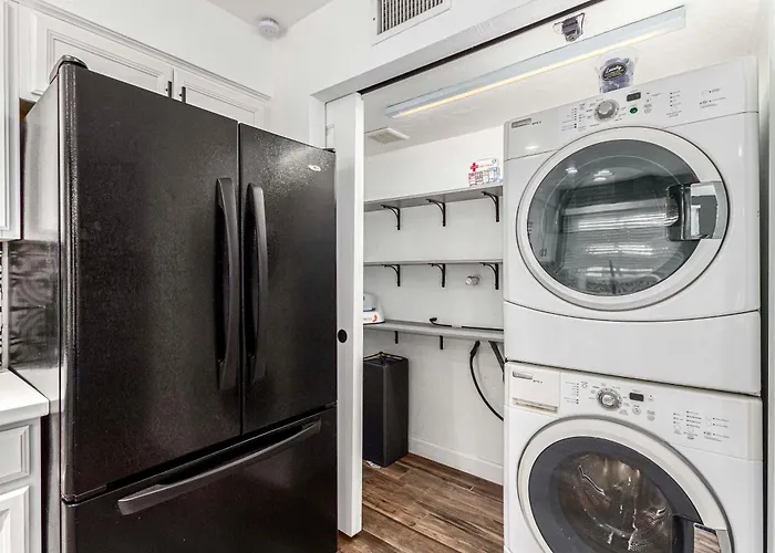 Walk To Old Town & Giants Stadium! Unit W/ Pool *