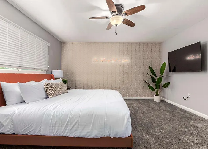Walk To Old Town & Giants Stadium! Unit W/ Pool Scottsdale