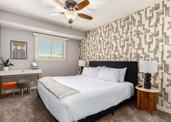 Walk To Old Town & Giants Stadium! Unit W/ Pool