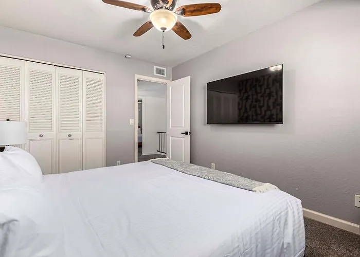 Holiday home Walk To Old Town & Giants Stadium! Unit W/ Pool Scottsdale