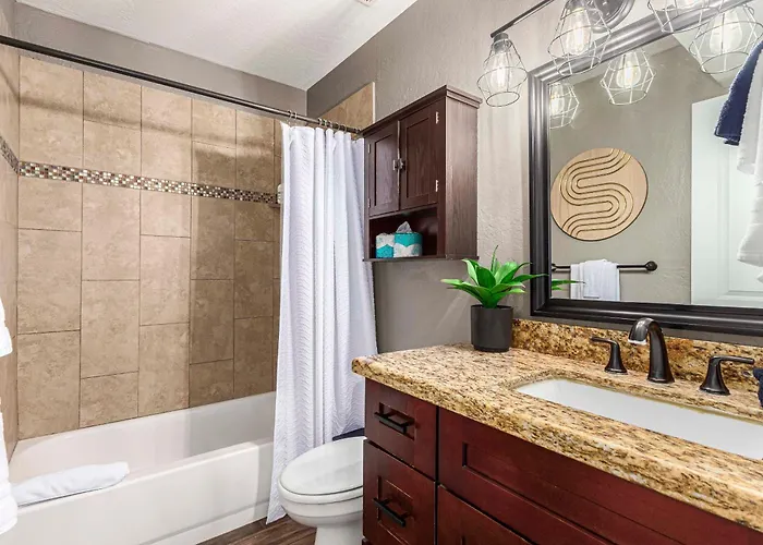 Walk To Old Town & Giants Stadium! Unit W/ Pool *