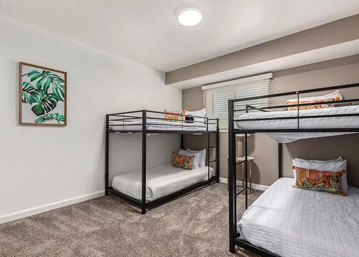 Holiday home Walk To Old Town & Giants Stadium! Unit W/ Pool
