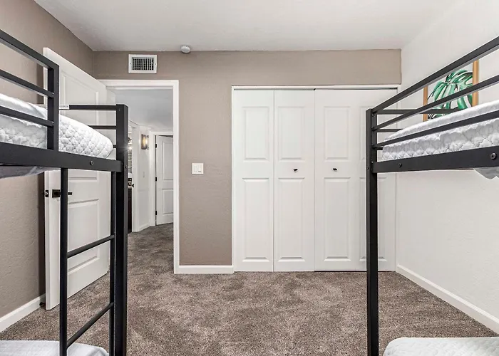Holiday home Walk To Old Town & Giants Stadium! Unit W/ Pool