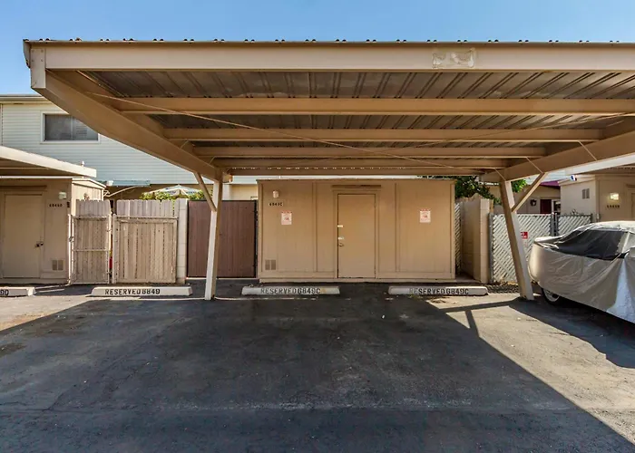 Holiday home Walk To Old Town & Giants Stadium! Unit W/ Pool