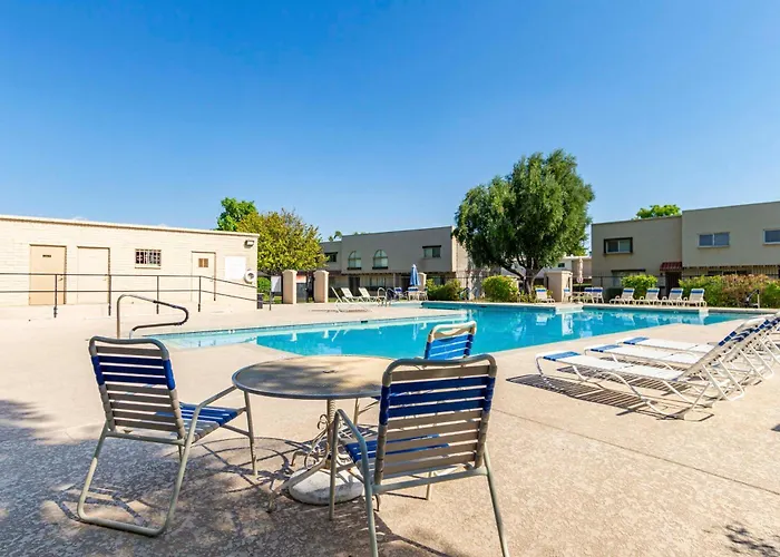 Holiday home Walk To Old Town & Giants Stadium! Unit W/ Pool *